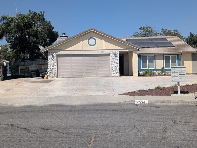 Building Photo - 2524 Plaza Serena Dr