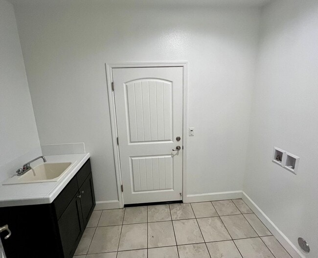 Building Photo - 1037 Shultz Ln