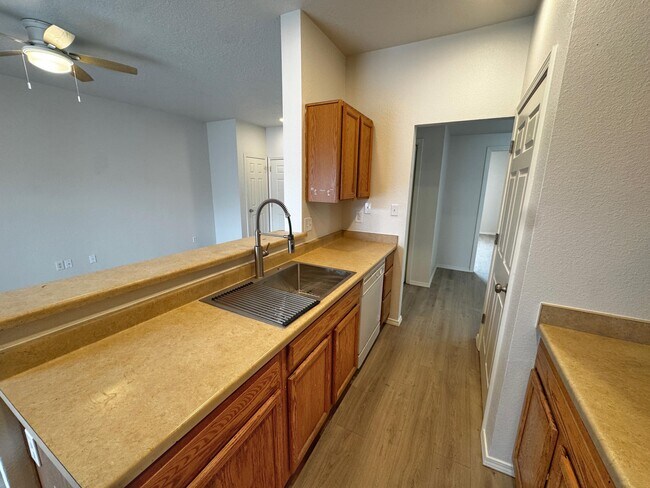 Building Photo - 1105 Meadowlark Way SE