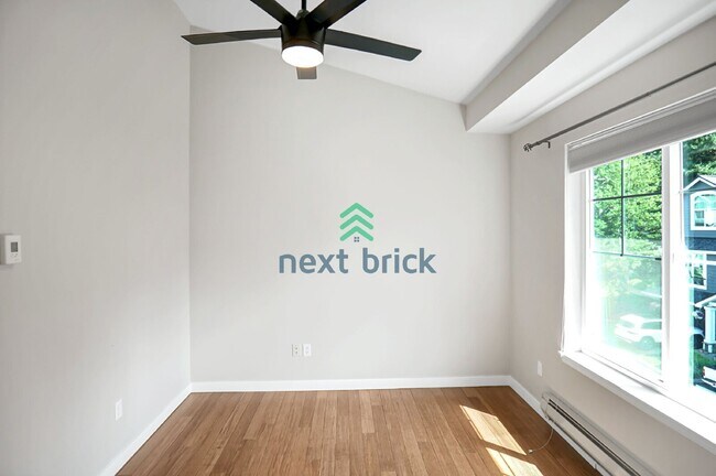 Building Photo - "Charming 2-Bed, 2.5-Bath Retreat in Bothell - Spacious 1157 Sq Ft Haven!"