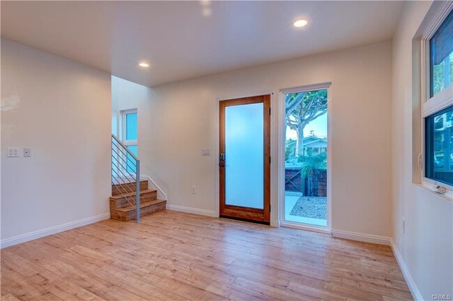 Building Photo - 1048 Maple St