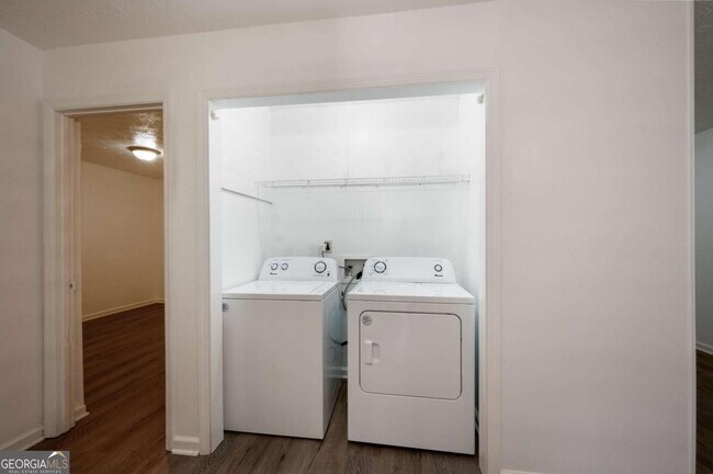 Building Photo - 414 Wall St