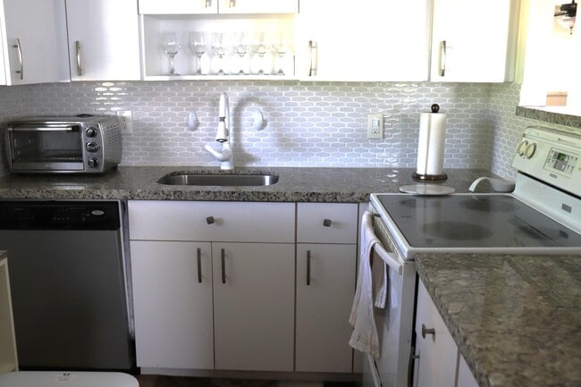 Building Photo - 1 Valencia A