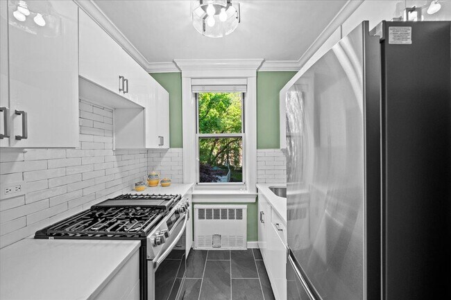 Building Photo - 629 Kappock St