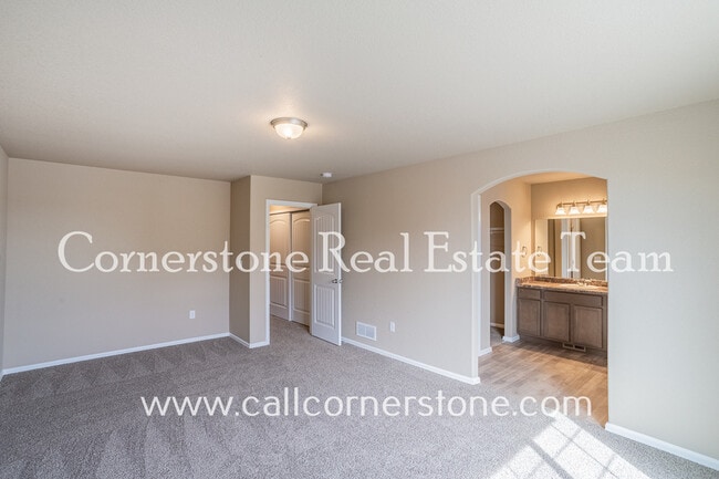 Building Photo - 7694 Pitch Pine Vw
