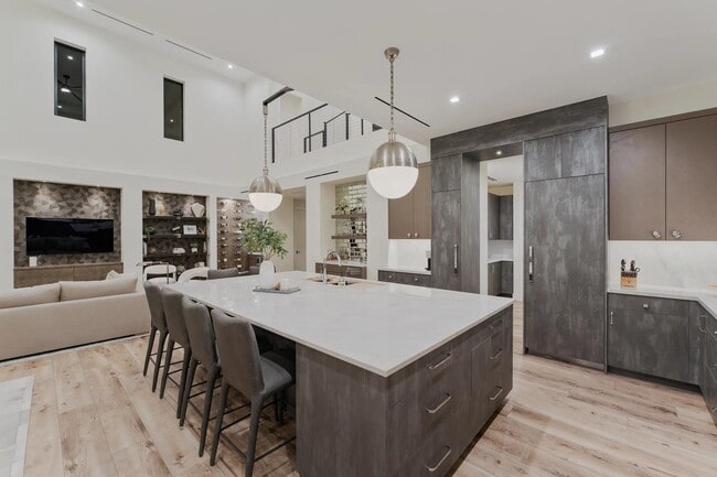 Building Photo - 214 28th St