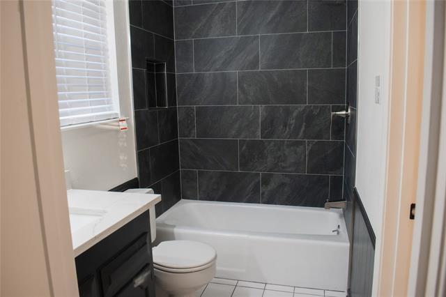 Building Photo - 2808 Peachtree Ln