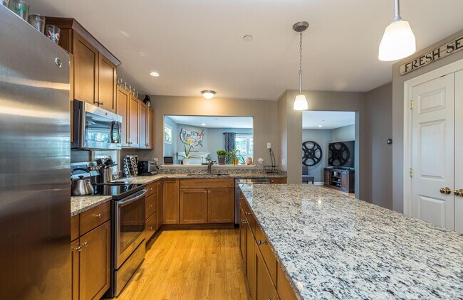 Building Photo - 6 Rocky Ridge Cir