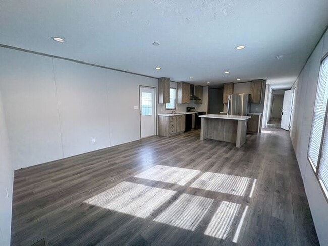 Building Photo - 10610 State Rte 762