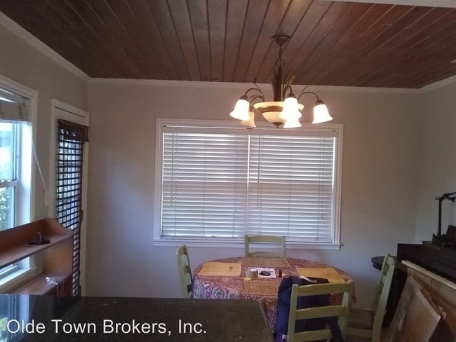 Building Photo - 415 S Crystal Lake Dr