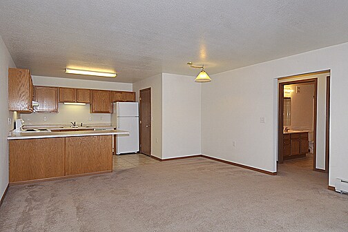 Building Photo - Deluxe 2 Bedroom Apartment