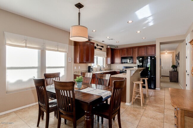 Building Photo - 1051 S Pheasant Dr