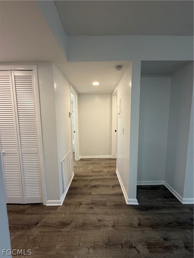 Building Photo - 606 SE 6th St