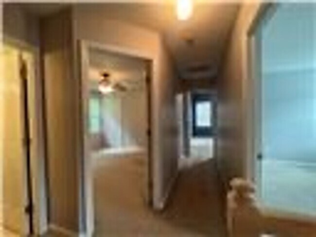Building Photo - Beautiful Single-Family 3BR Cozy Home