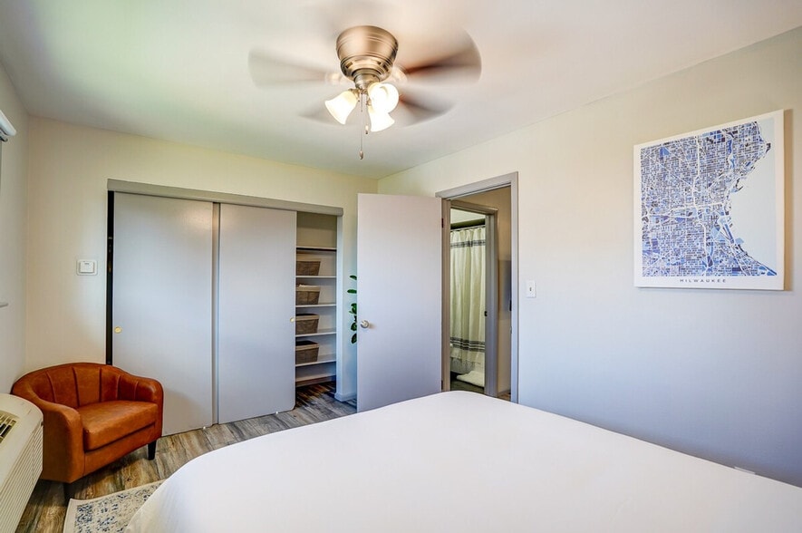 Building Photo - 407 S 94th Pl