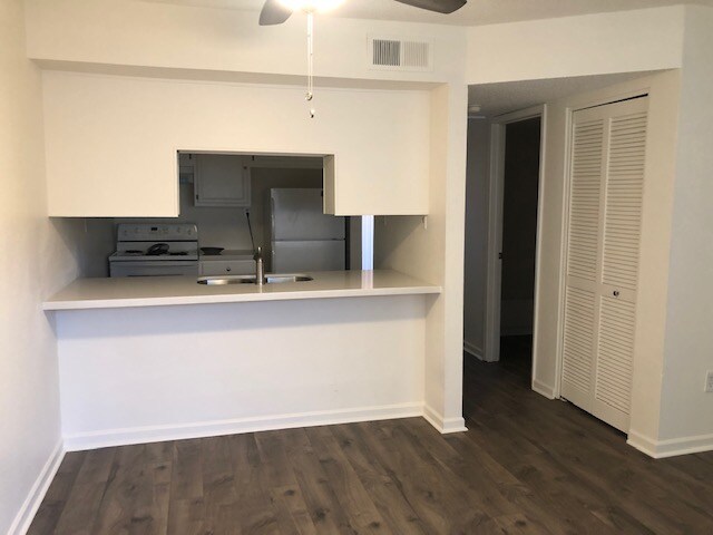 Building Photo - 7436 E Chaparral Rd