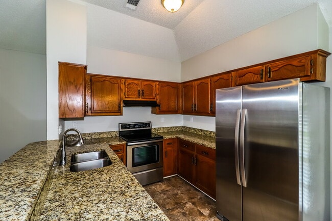 Building Photo - 7001 Bellevue Trce