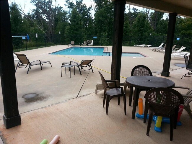 Building Photo - 3998 Rochester Cir
