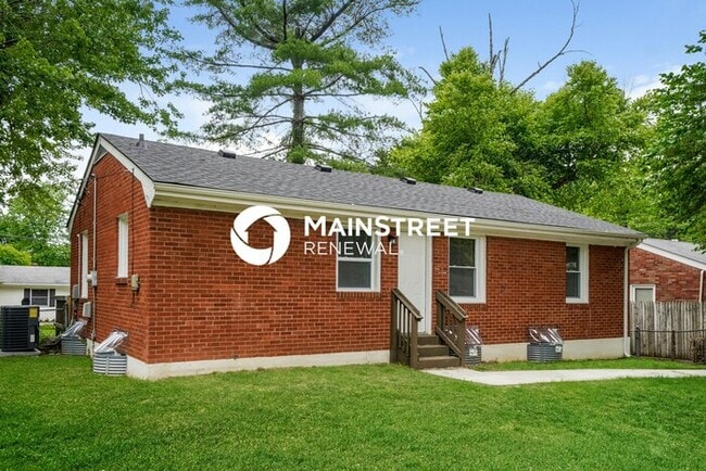 Building Photo - 3 Bedroom Pet-Friendly Home in Louisville, KY with Main Street Renewal