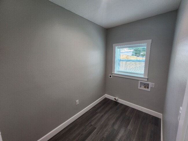 Building Photo - Brand New 2 Story Edgewater Duplex