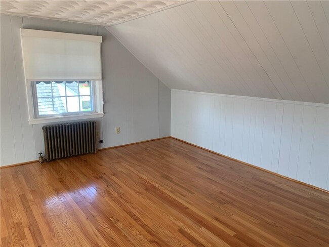 Building Photo - 38 Brae St