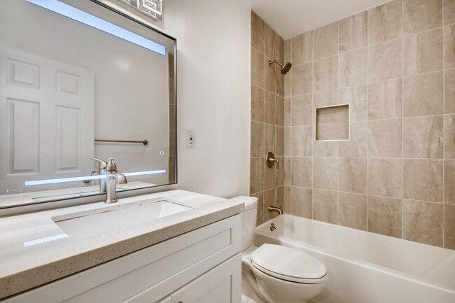 Building Photo - Beautifully Renovated 3 Bed / 2 Bath Home in Prime Central San Diego Location – Pet Friendly!