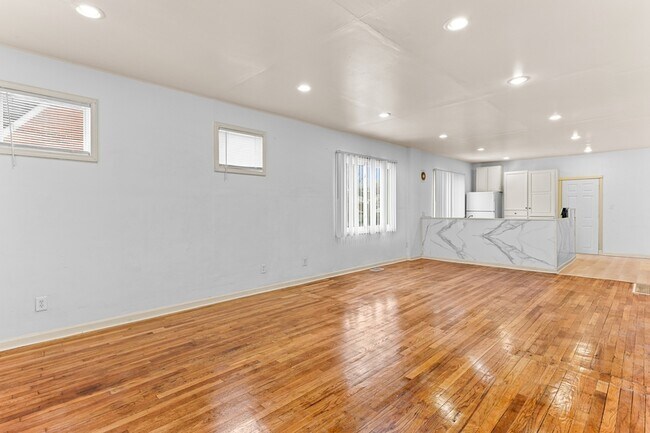 Building Photo - 7645 Fisher Ave