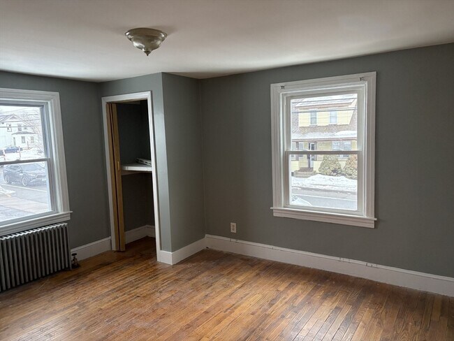 Building Photo - 610 Killingly St