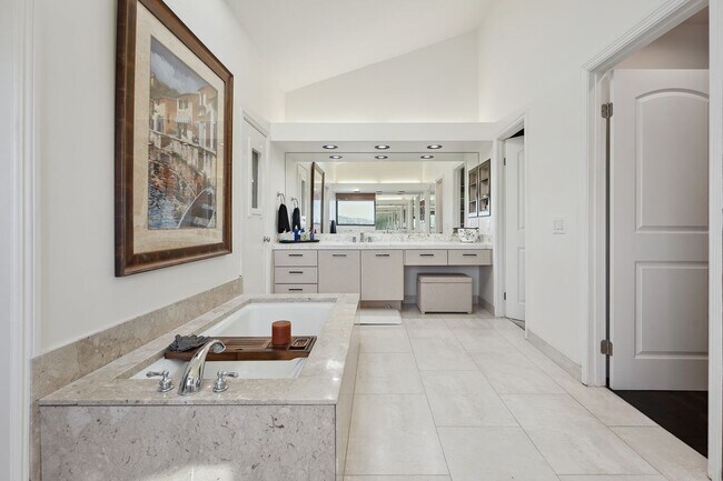 Building Photo - 4372 Park Vicente