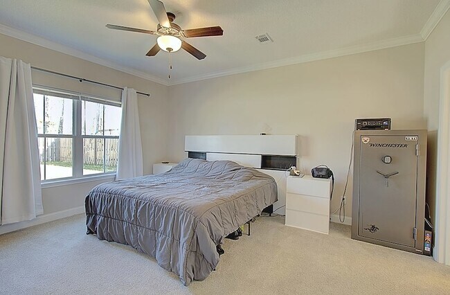 Building Photo - 35 Perlieu Ct