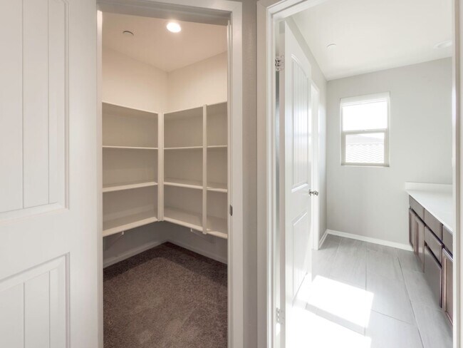 Building Photo - Beautiful 2 Story 5 Bedroom SOLAR Home + L...