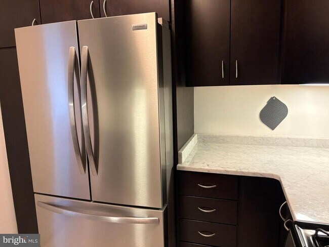 Building Photo - 5101 River Rd