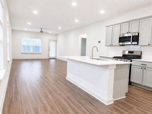 Building Photo - 5128 Vanner Path