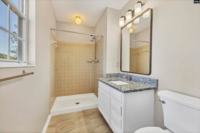 Building Photo - 605 N Donar Dr