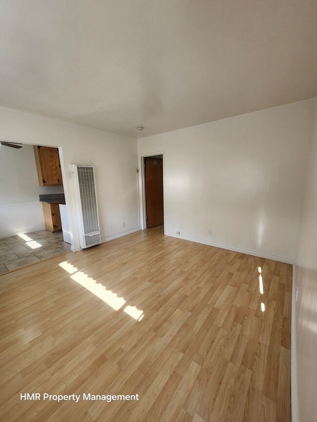Building Photo - Beautilful 1-bedroom Upstairs Apartment in Pomona