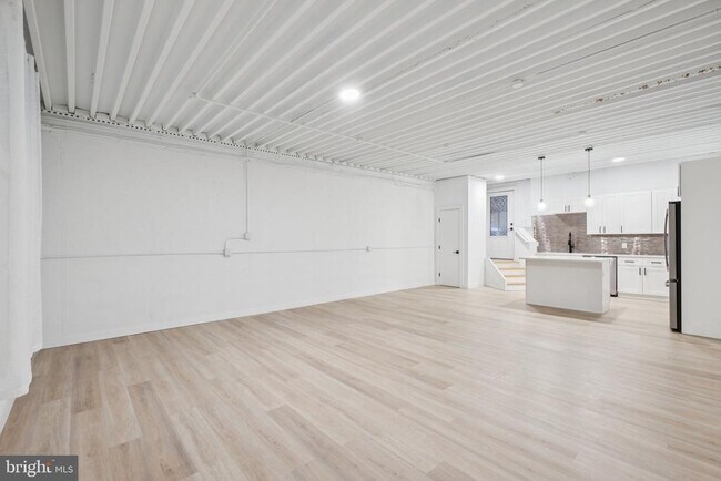 Building Photo - 1116 N Bodine St