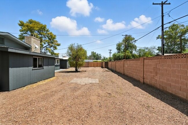 Building Photo - Totally remodeled home in prime Tempe Loca...