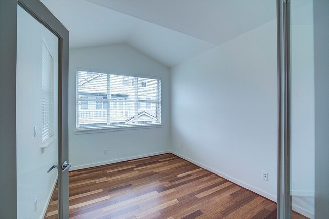 Building Photo - 3Bd/2.5Ba Issaquah Home