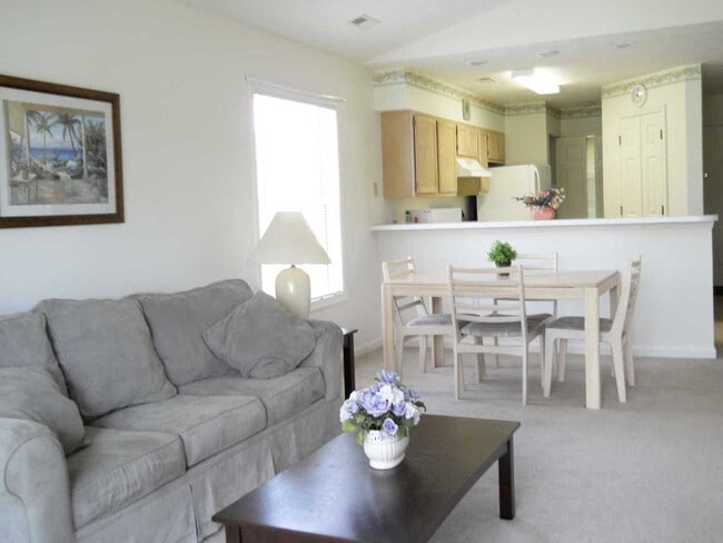 Building Photo - 2 Bedroom 3rd Floor Fully Furnished Condo