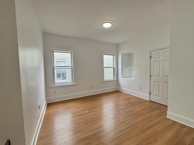 Building Photo - 49 Stanwood St