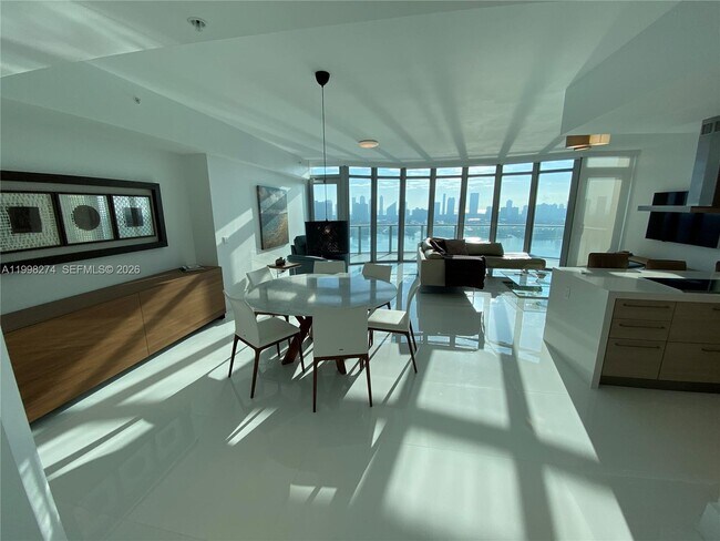 Building Photo - 17301 Biscayne Blvd