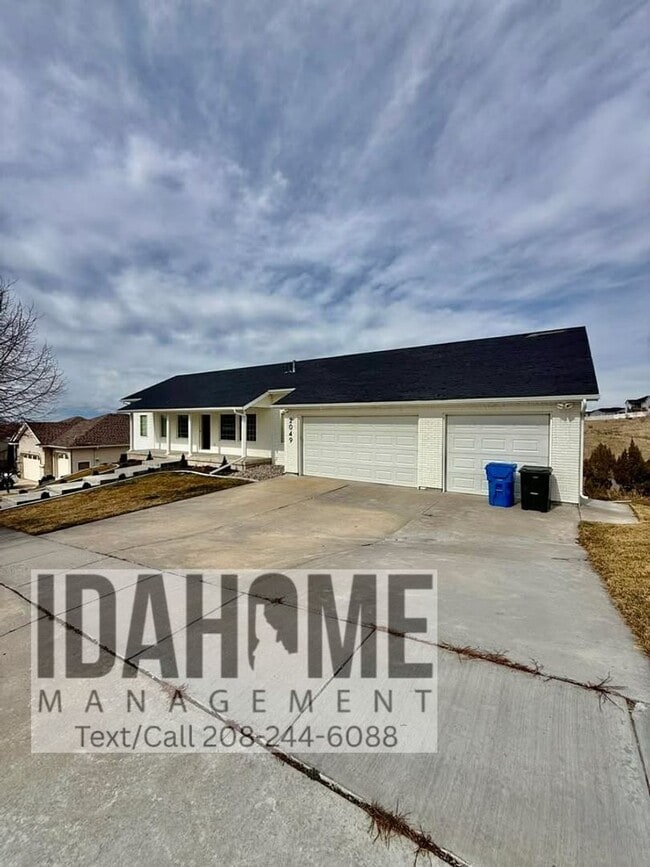 Building Photo - 2049 Sunrise Way