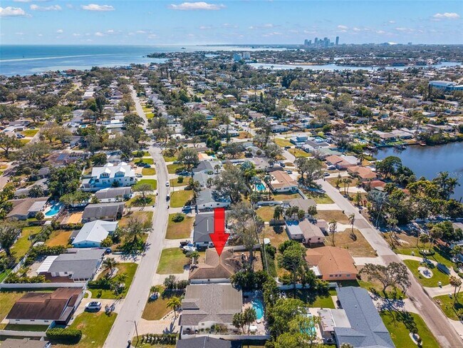 Building Photo - 4426 Helena St NE