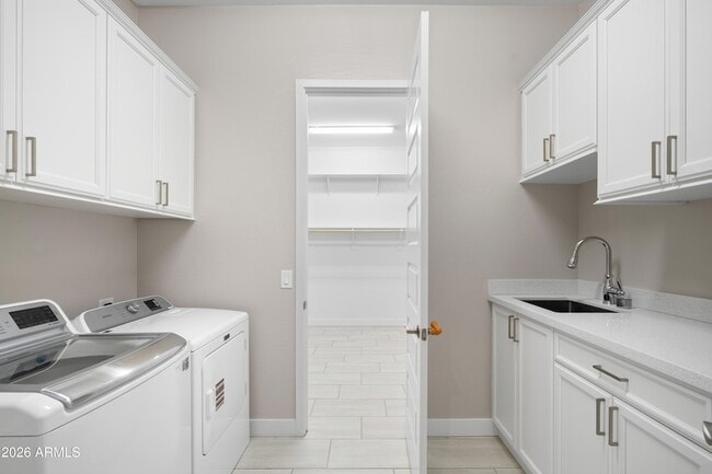 Building Photo - 3005 E Herrera Dr
