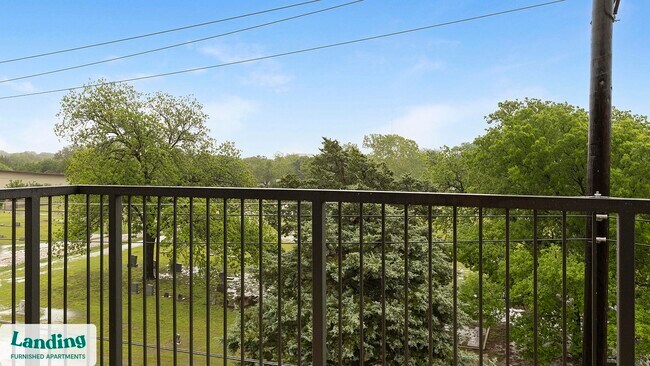 Building Photo - 650 E Sycamore St