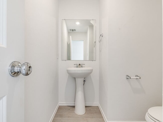 Building Photo - Brand New Home + Edmond Schools + Washer &...