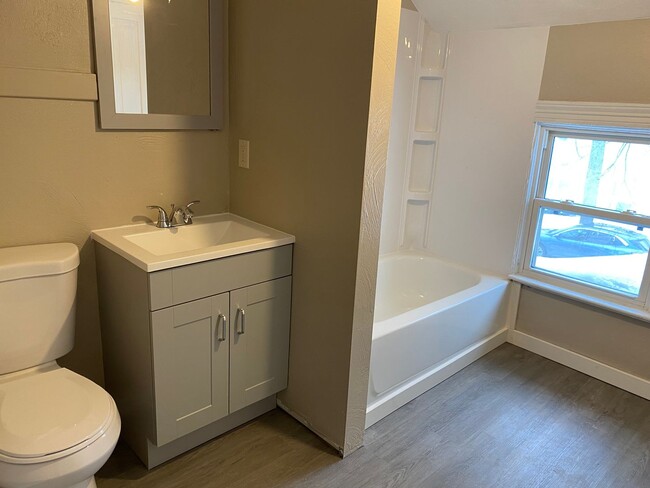 Building Photo - 5 Bed 1.5 Bath Single Family Home in Wausau