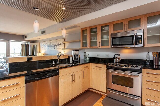 Building Photo - 255 N Sierra St