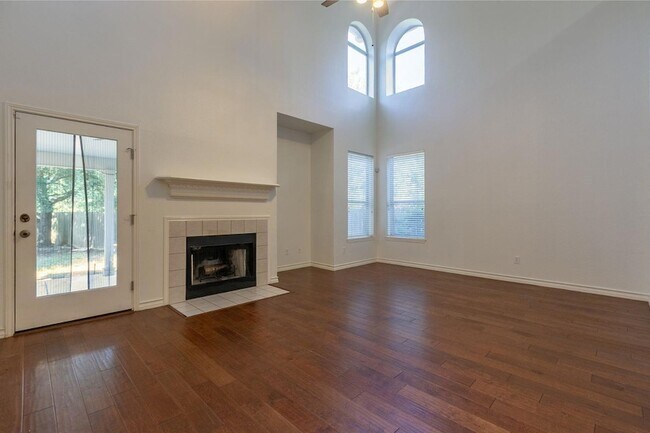 Building Photo - 2308 Sandra Dr