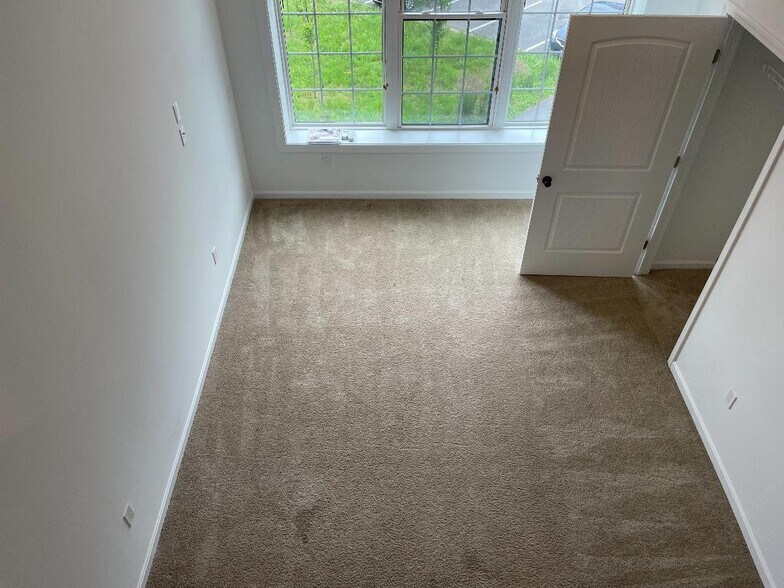 Building Photo - 8 Grove St